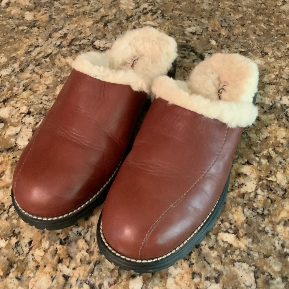 Ladies UGG clogs